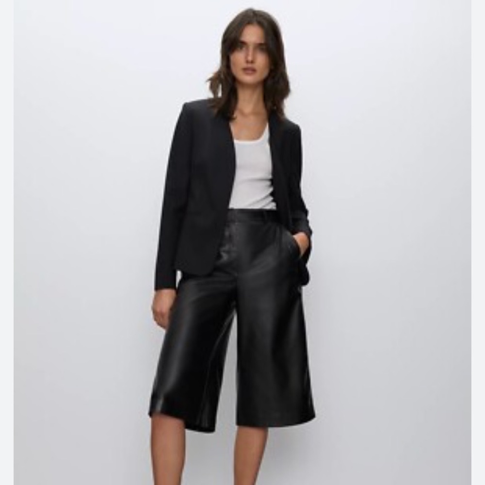 Aritzia Babaton 00 black faux leather zipper pockets women’s wide leg shorts